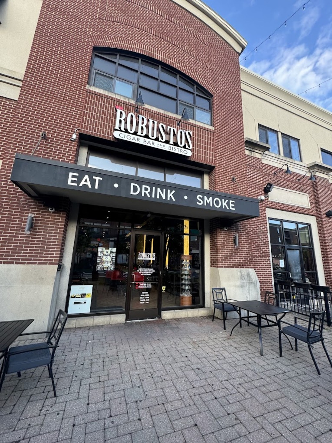 Robusto's Cigar Bar and Bistro