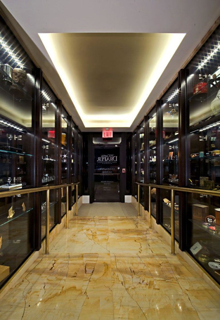 W. Curtis Draper Fina Tobacconist