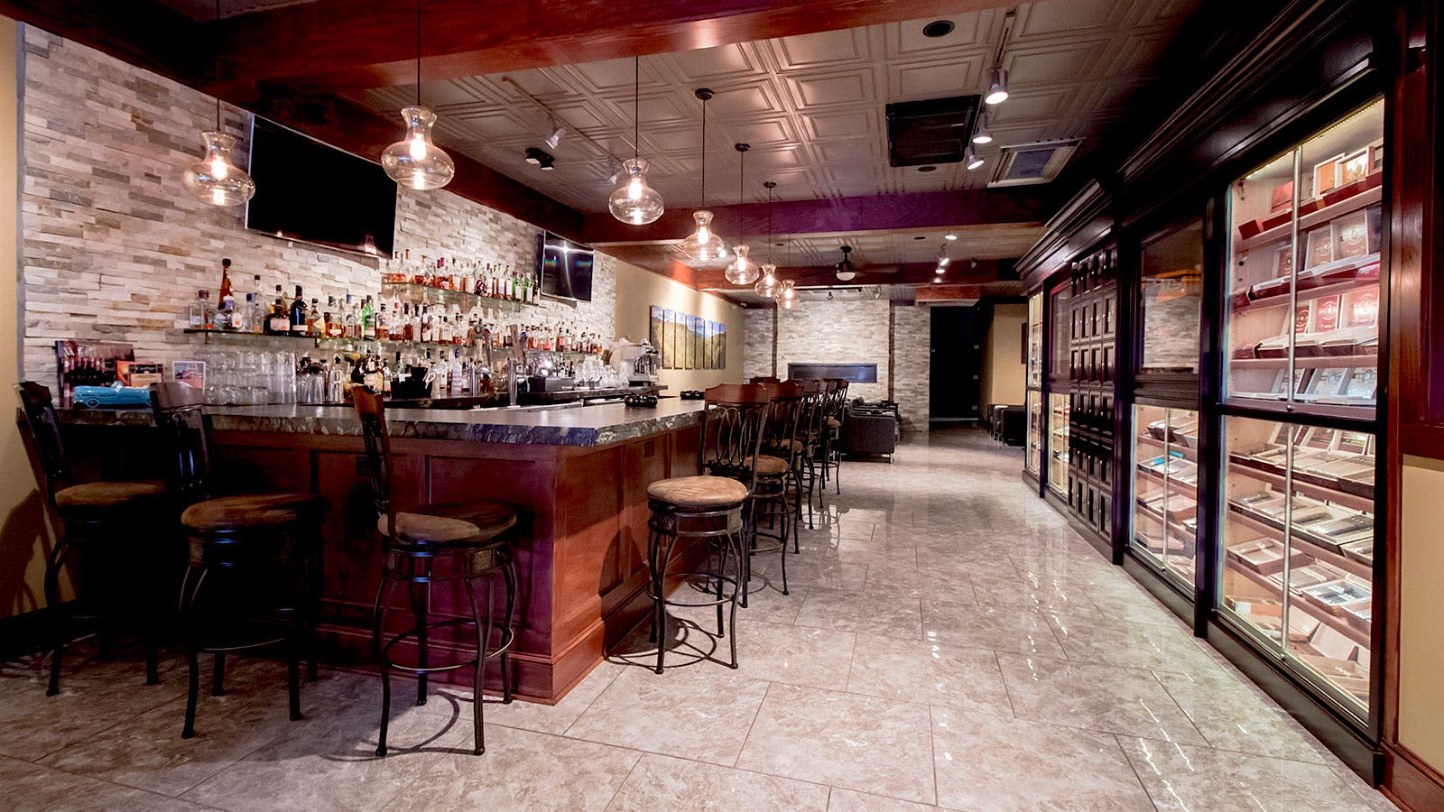 Jenuwine Cigar Lounge