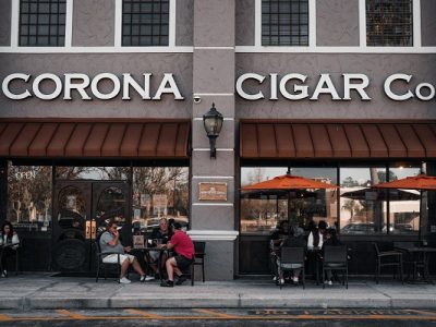 CORONA CIGAR CO. DREW ESTATE LOUNGE