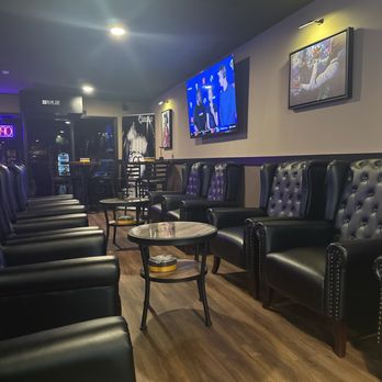 GoodFellas Cigar Lounge 02