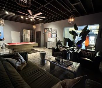 CUBAN LEAF CIGAR LOUNGE