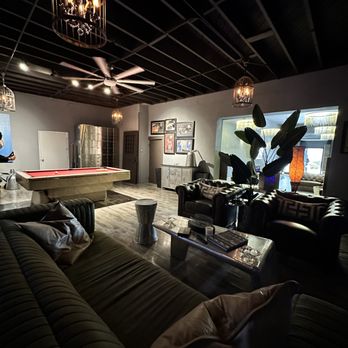 CUBAN LEAF CIGAR LOUNGE