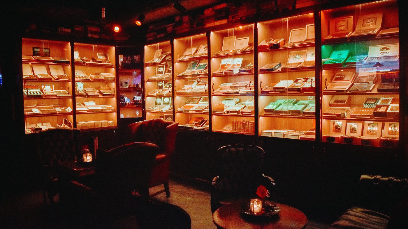 Española Cigar Bar & Lounge